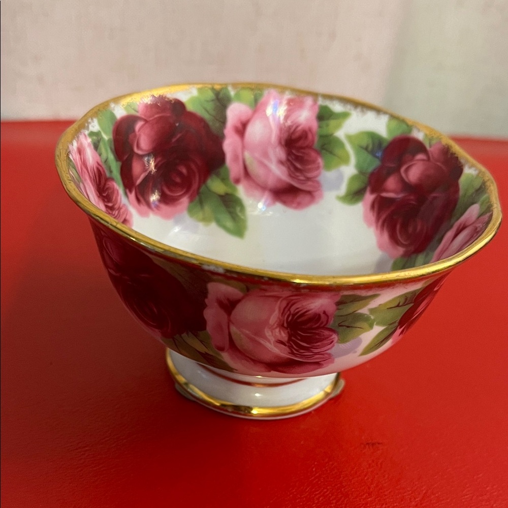 Vintage Royal Albert Crown England Old English Rose Heavy Gold Open Sugar Bowl